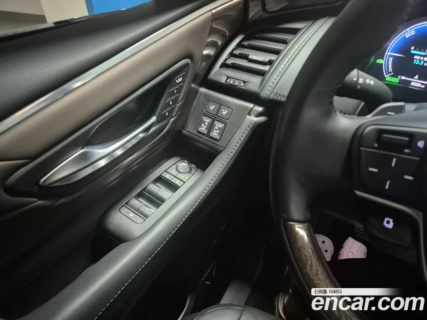 Toyota Alphard — фото 6
