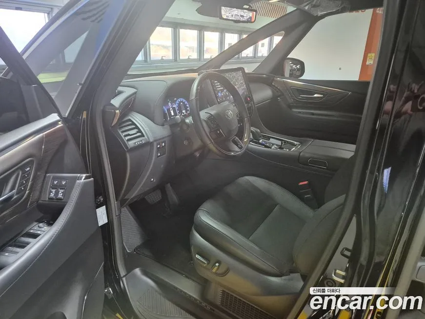 Toyota Alphard — фото 8