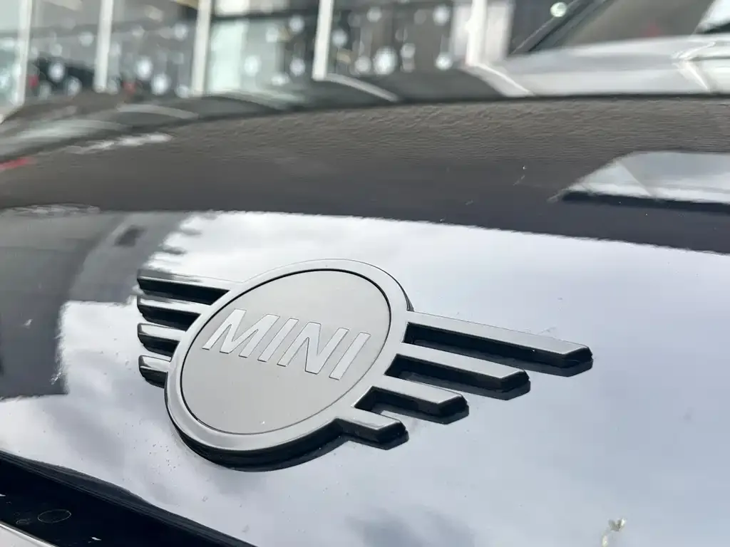 MINI Cooper (3-door) 2024 из CN, фото 2