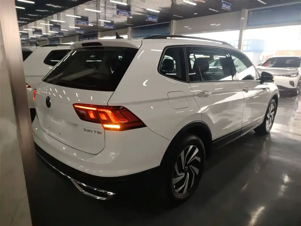 Volkswagen Tiguan L 2022 из CN, фото 9