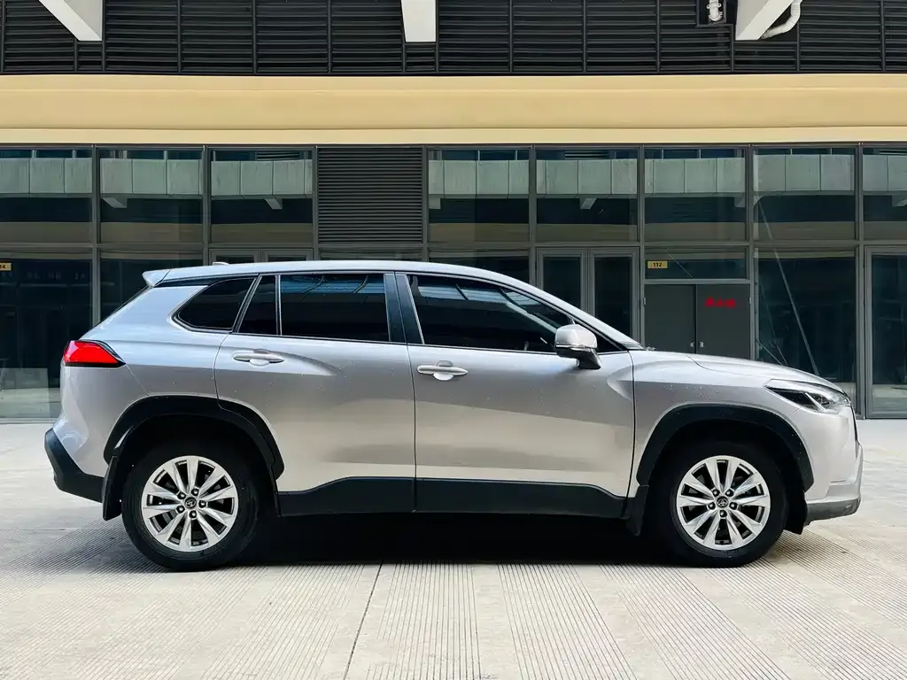 Toyota Corolla Cross 2024 из CN, фото 4
