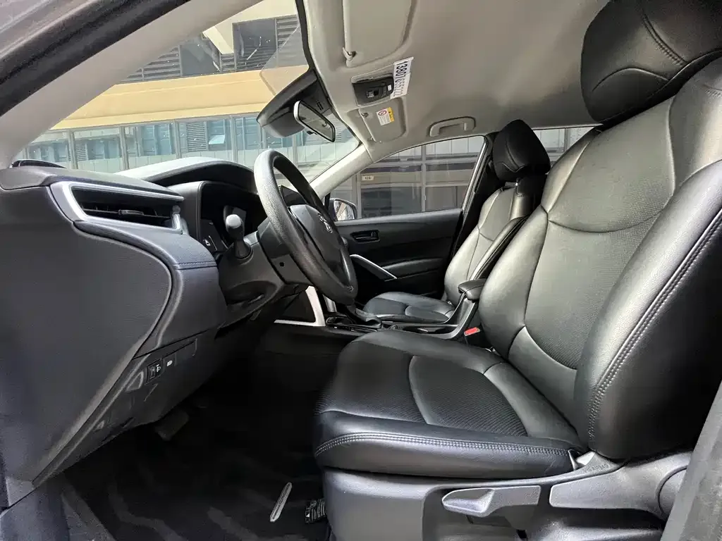 Toyota Corolla Cross 2024 из CN, фото 2