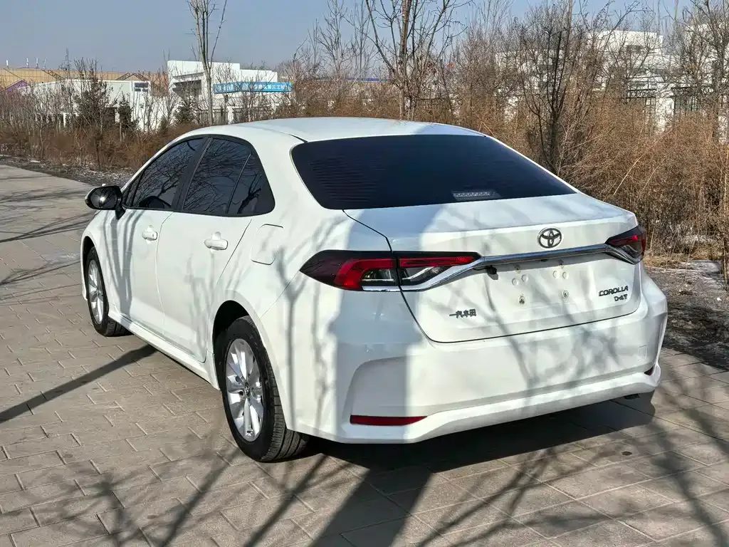 Toyota Corolla — фото 8