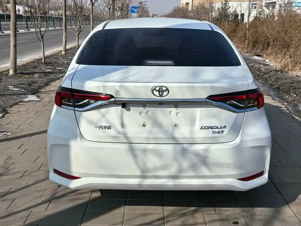 Toyota Corolla — фото 5