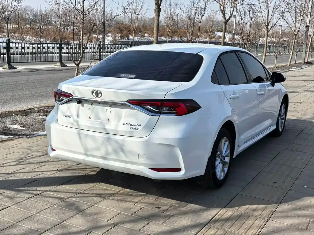 Toyota Corolla — фото 7