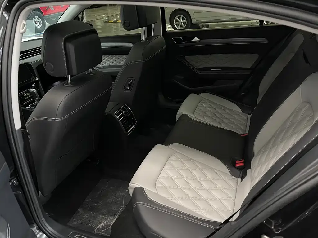 Volkswagen Magotan 2023 из CN, фото 6