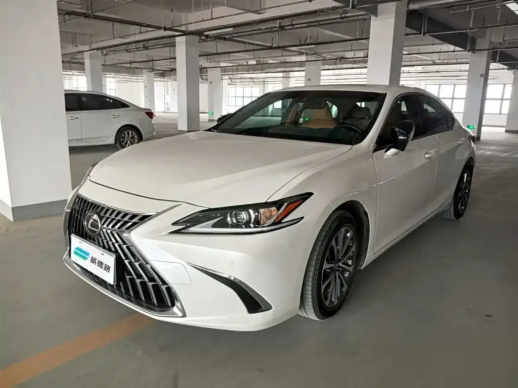 Lexus ES — фото 1