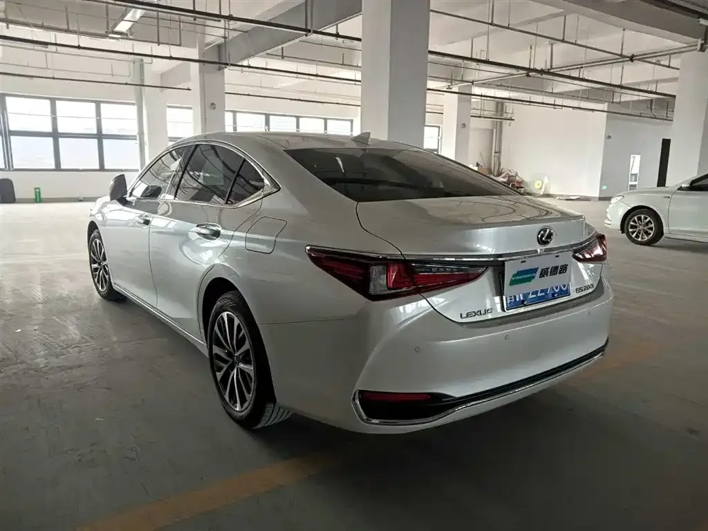 Lexus ES — фото 5