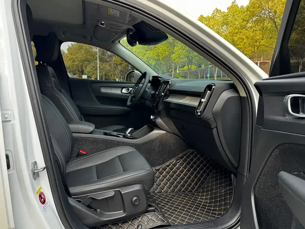 Volvo XC40 2022 из CN, фото 2