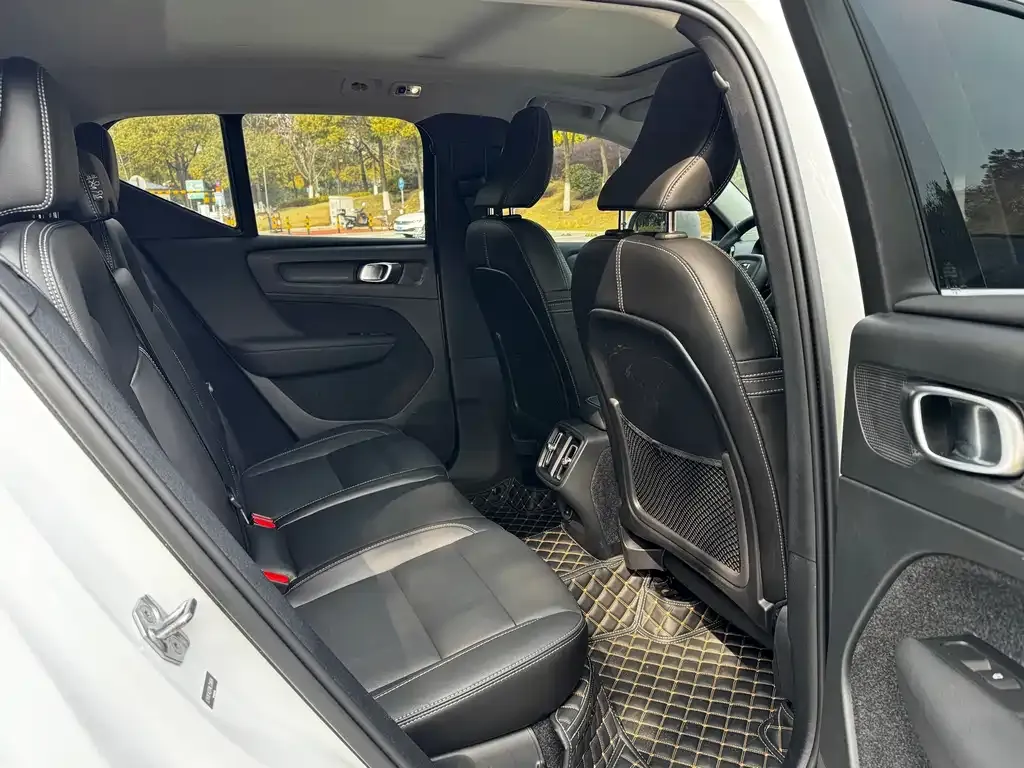 Volvo XC40 2022 из CN, фото 4