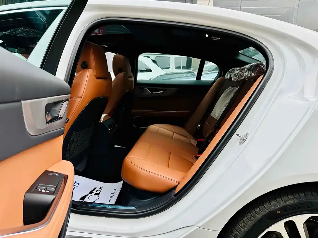 Jaguar XEL 2025 из CN, фото 8