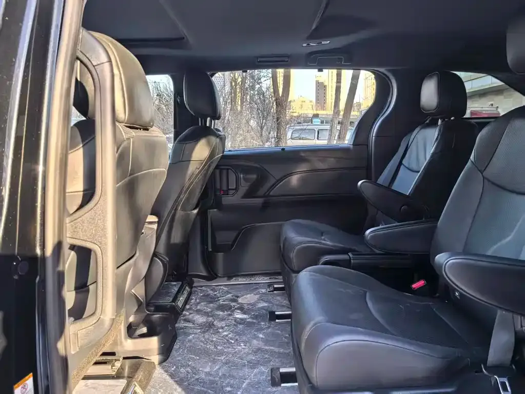 Toyota Sienna 2025 из CN, фото 7