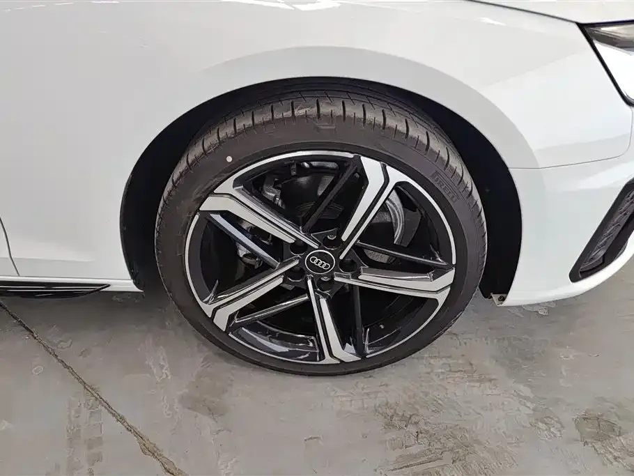 Audi A4L 2024 из CN, фото 5