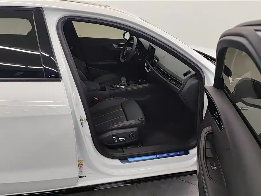 Audi A4L 2024 из CN, фото 4