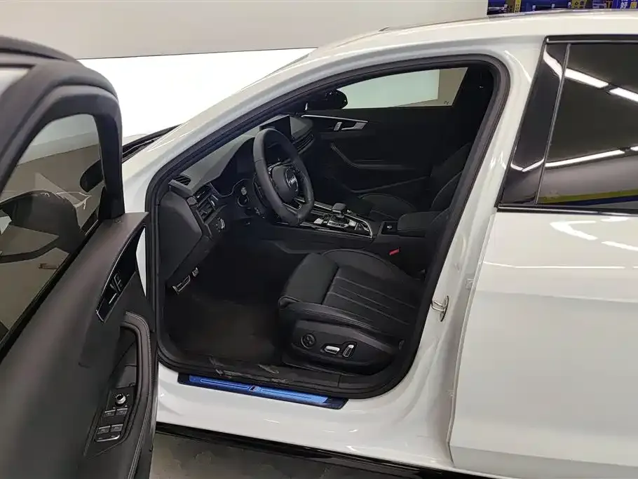 Audi A4L 2024 из CN, фото 9