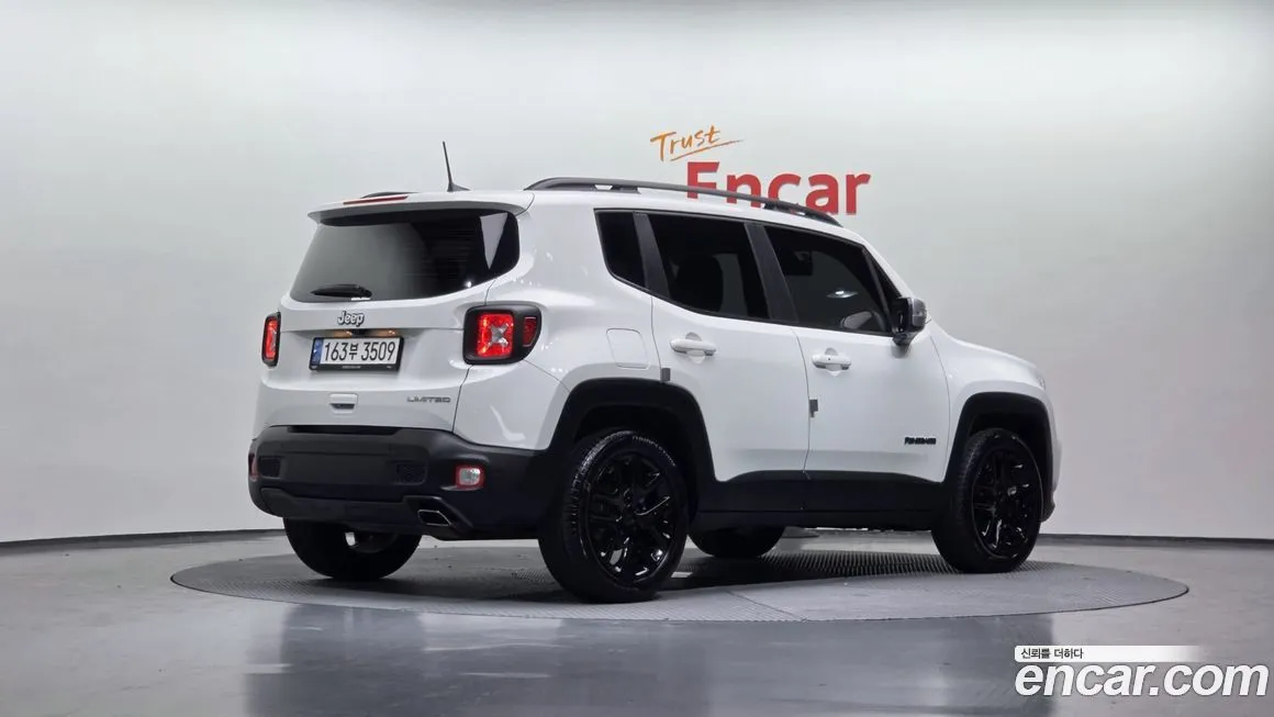 Jeep Renegade — фото 4