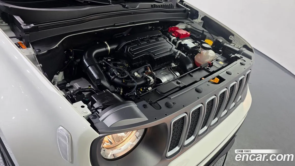 Jeep Renegade — фото 3