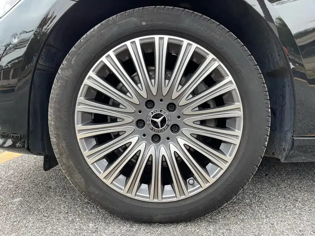 Mercedes-Benz E-Class — фото 9