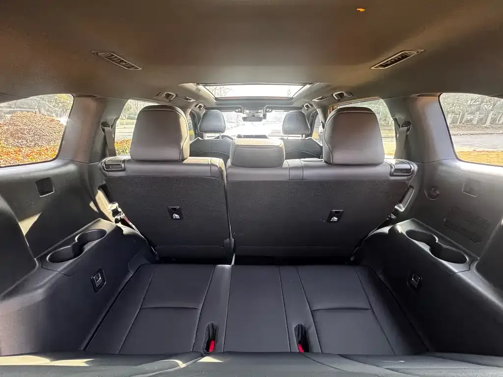 Toyota Crown Kluger 2024 из CN, фото 6
