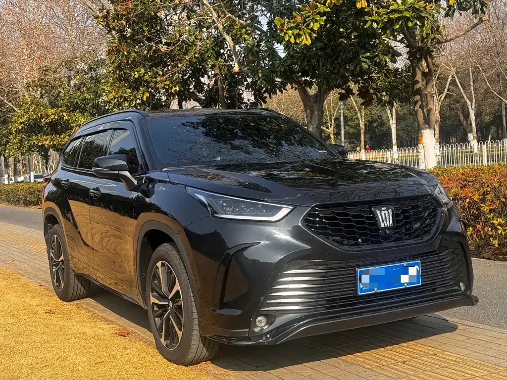 Toyota Crown Kluger 2024 из CN, фото 10