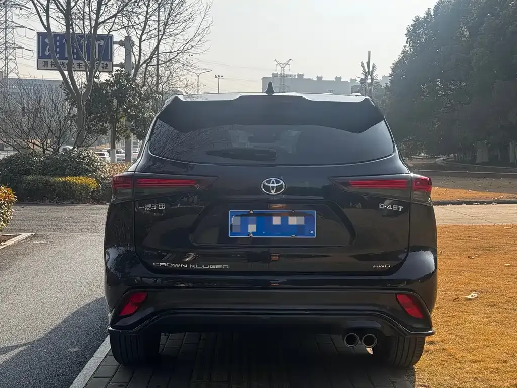 Toyota Crown Kluger 2024 из CN, фото 4
