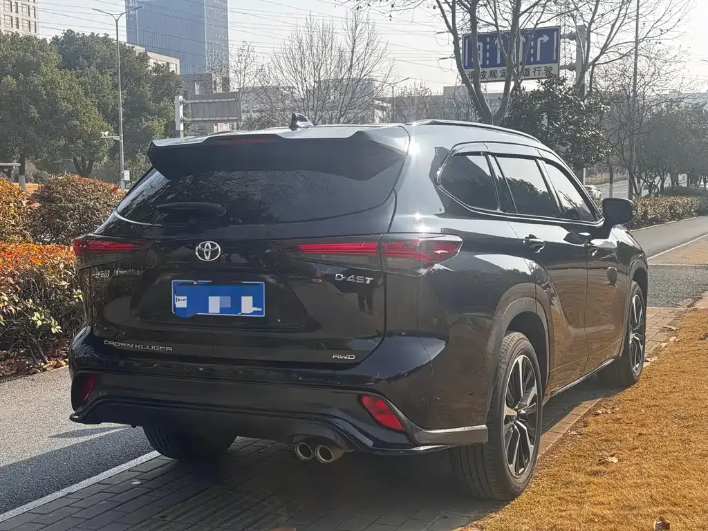 Toyota Crown Kluger 2024 из CN, фото 9