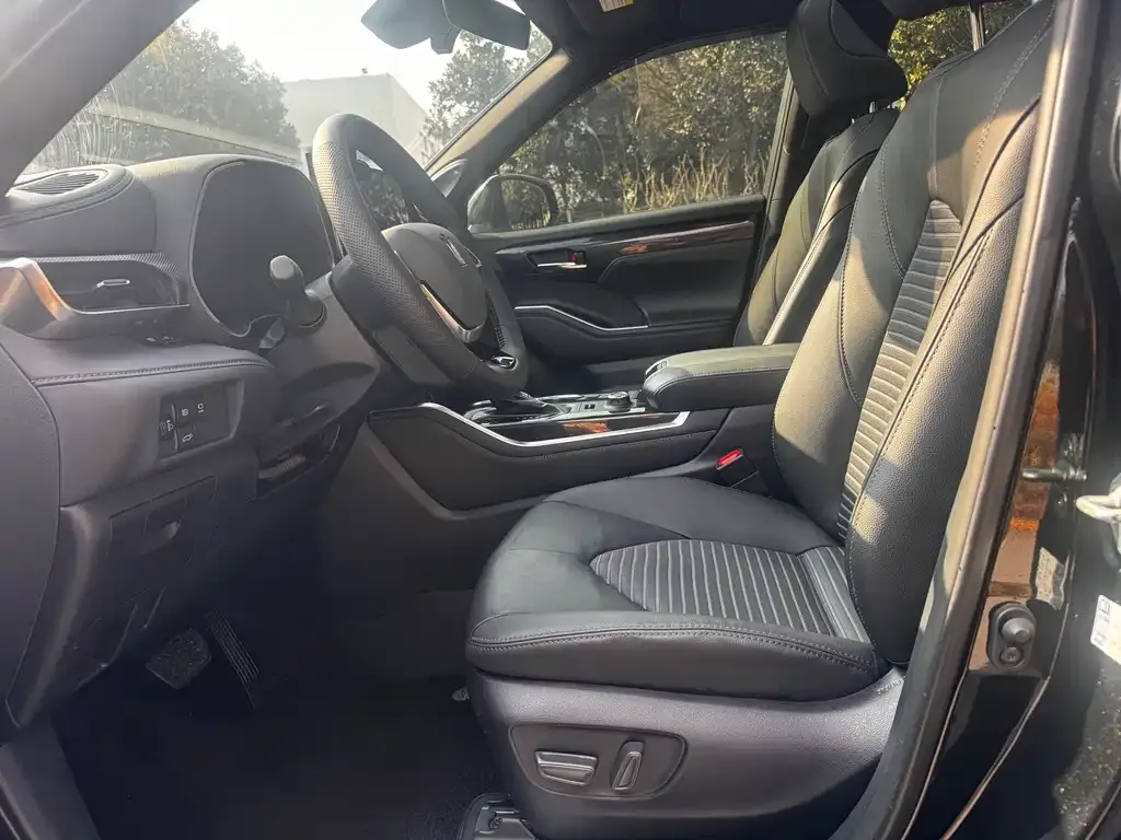 Toyota Crown Kluger 2024 из CN, фото 3