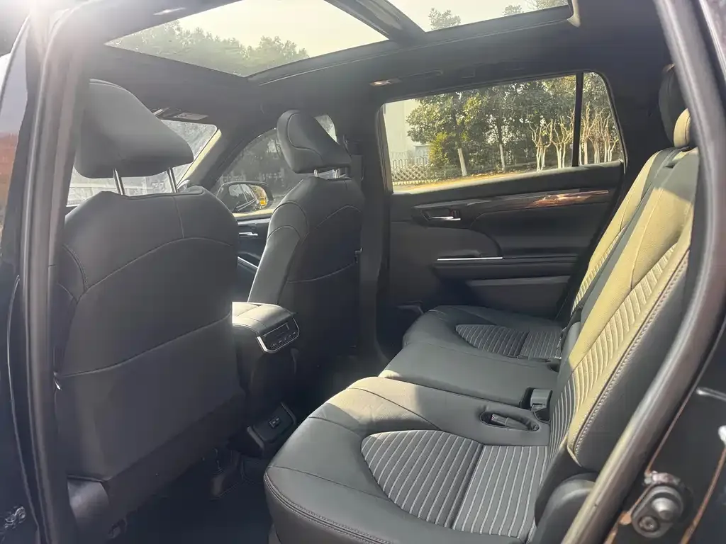 Toyota Crown Kluger 2024 из CN, фото 2