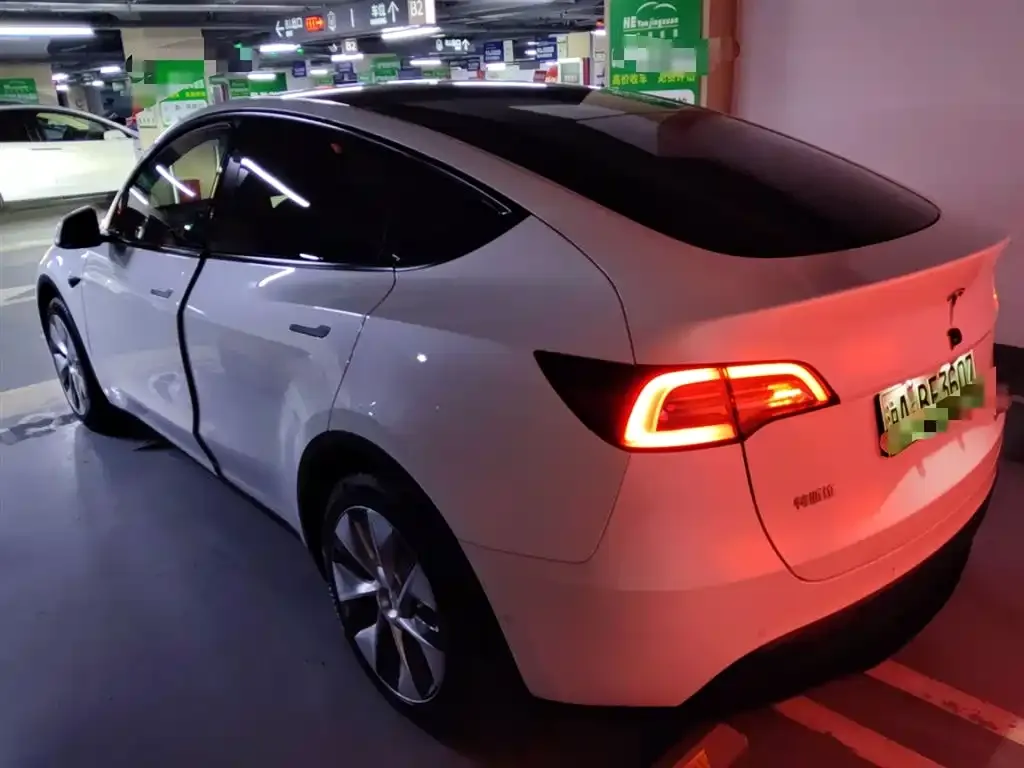 Tesla Model Y 2023 из CN, фото 4