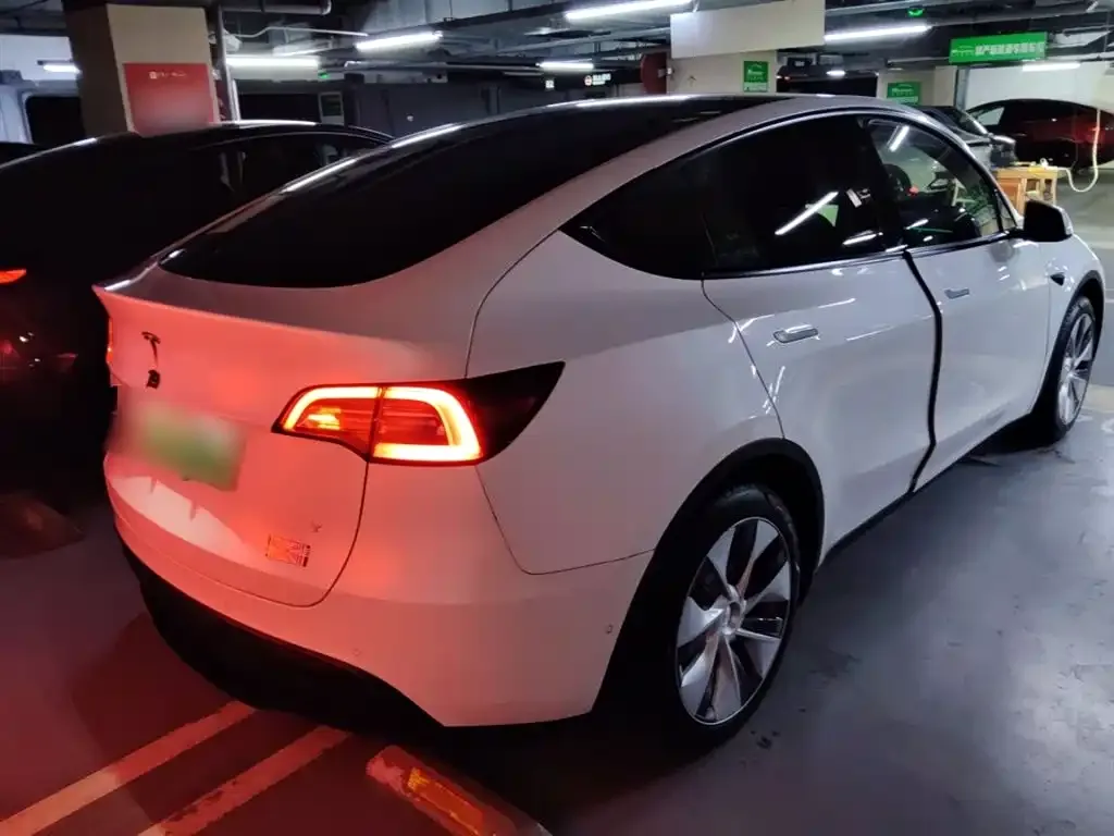 Tesla Model Y 2023 из CN, фото 5