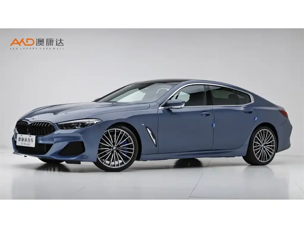 BMW 8 Series — фото 1