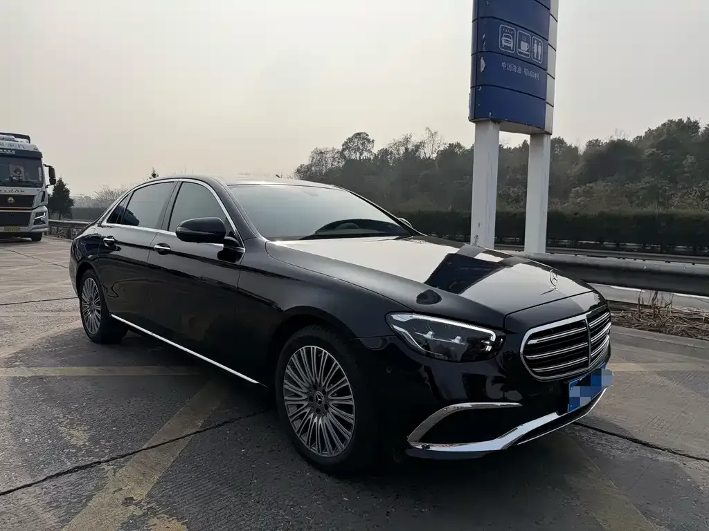 Mercedes-Benz E-Class — фото 2