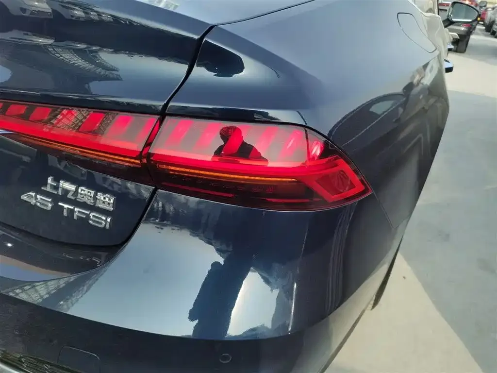 Audi A7L 2023 из CN, фото 2