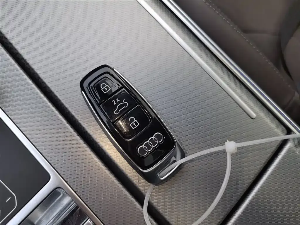 Audi A7L 2023 из CN, фото 4