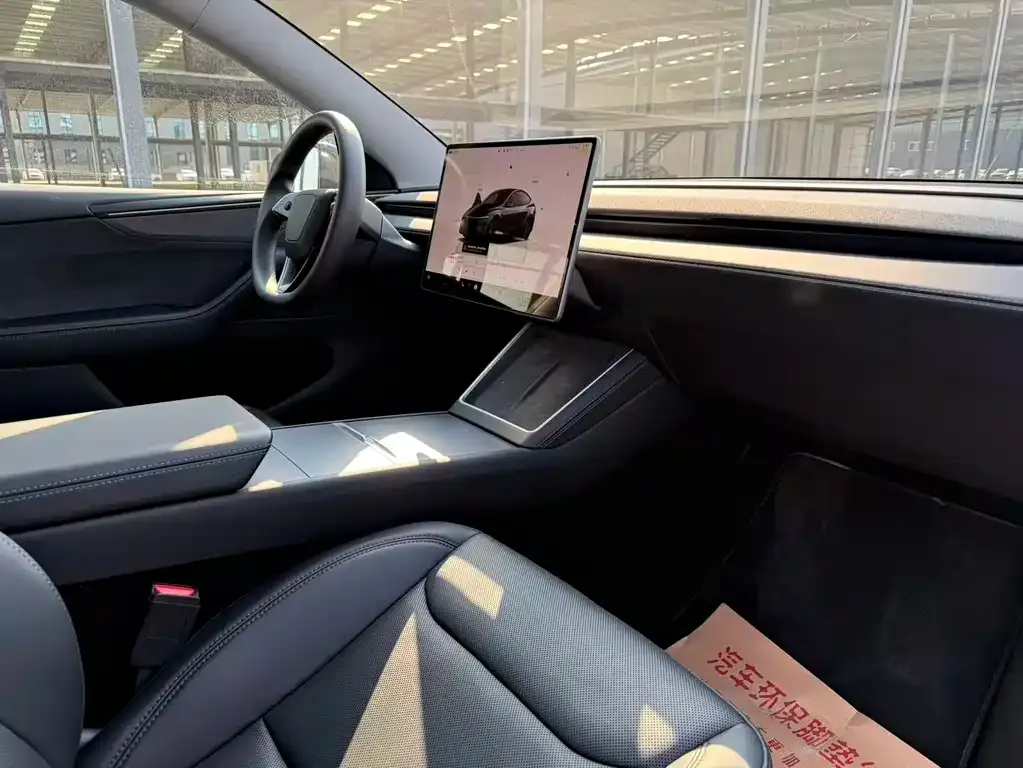Tesla Model Y — фото 4