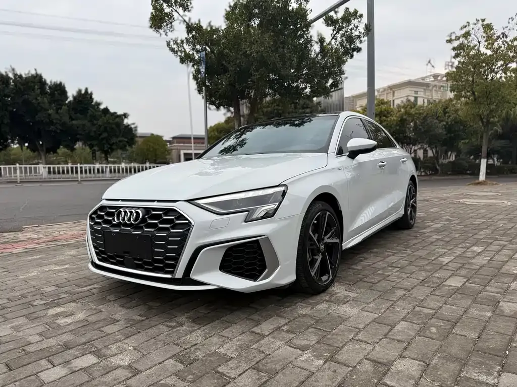 Audi A3 — фото 1