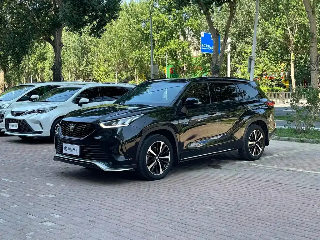 Toyota Crown Kluger 2024 из CN, фото 1