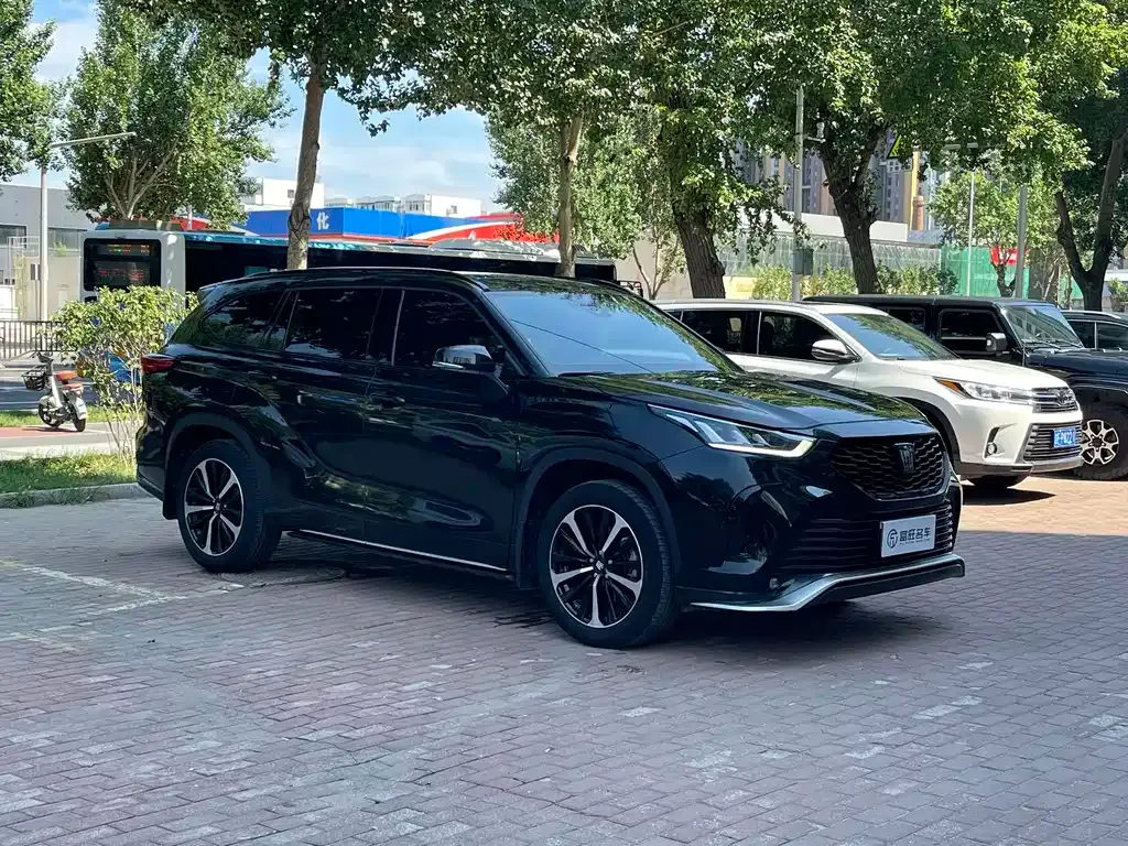 Toyota Crown Kluger 2024 из CN, фото 3