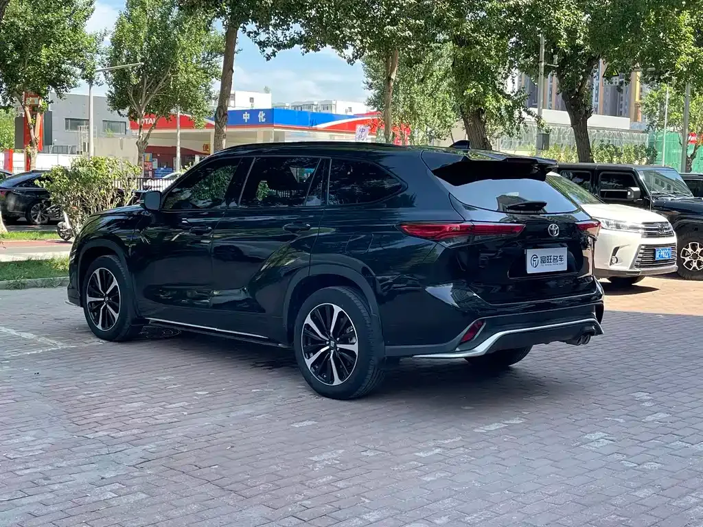 Toyota Crown Kluger 2024 из CN, фото 4