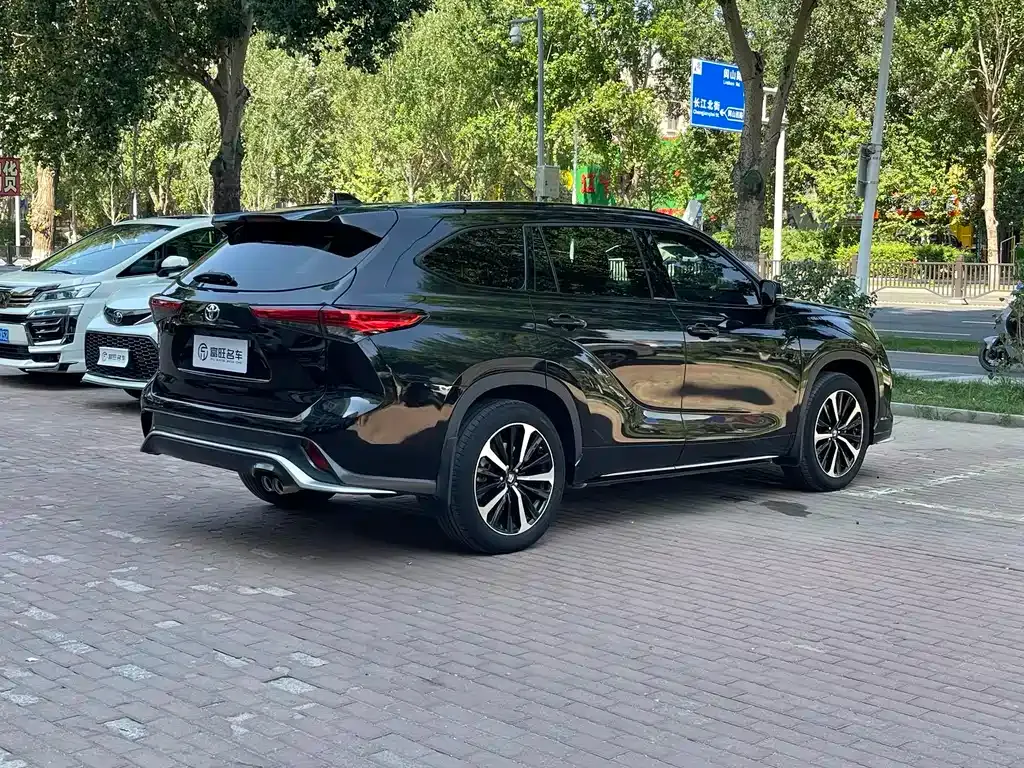 Toyota Crown Kluger 2024 из CN, фото 10