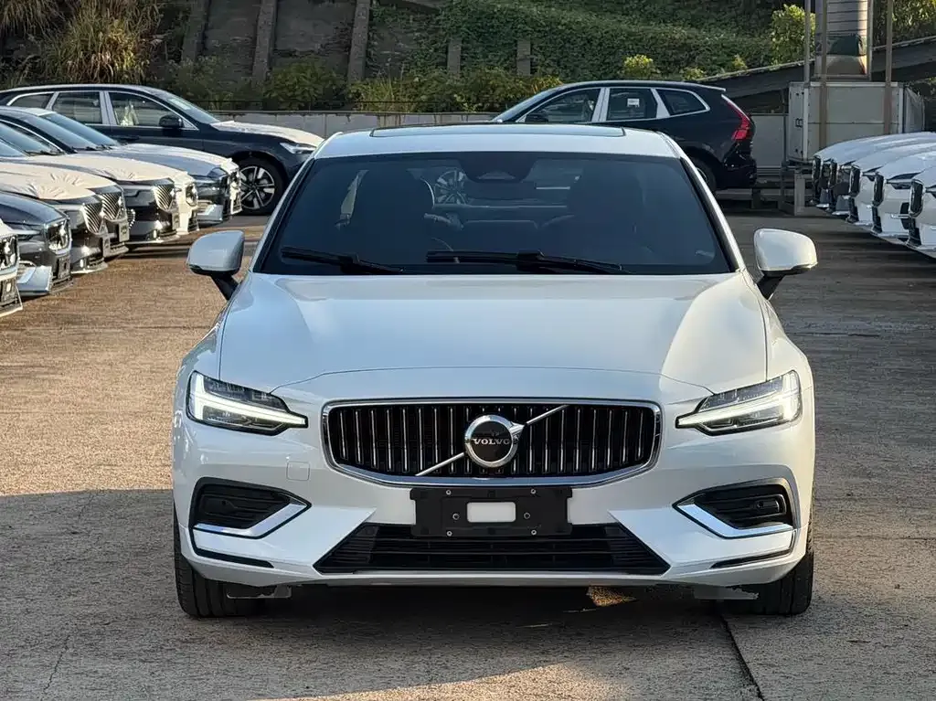 Volvo S60 — фото 10