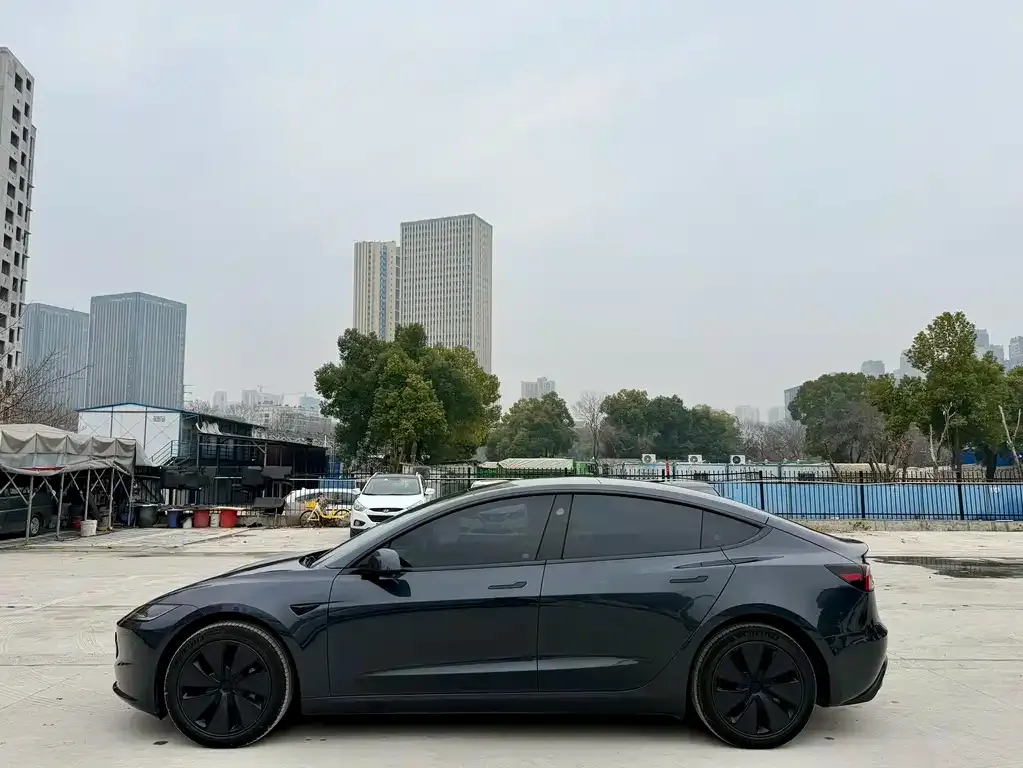 Tesla Model 3 — фото 4