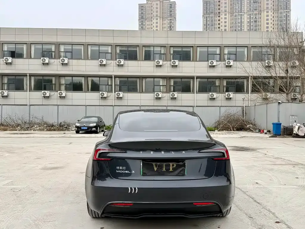 Tesla Model 3 — фото 9