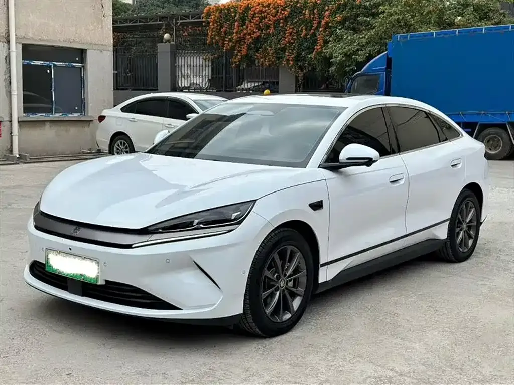 BYD Qin L — фото 1