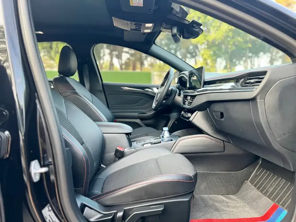 Ford Focus 2021 из CN, фото 8