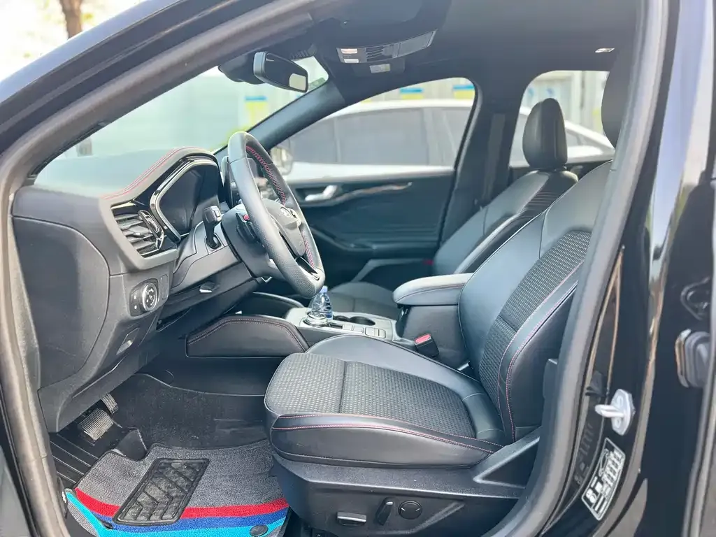 Ford Focus 2021 из CN, фото 6