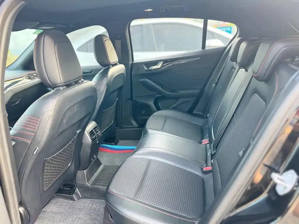 Ford Focus 2021 из CN, фото 5