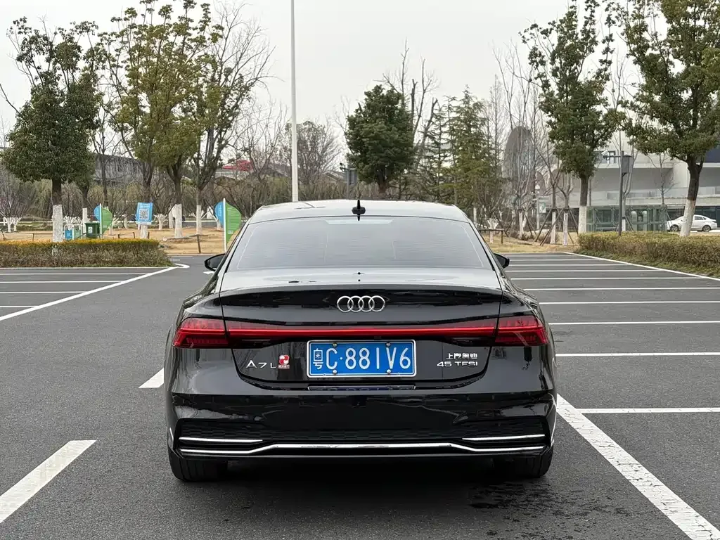 Audi A7L — фото 9