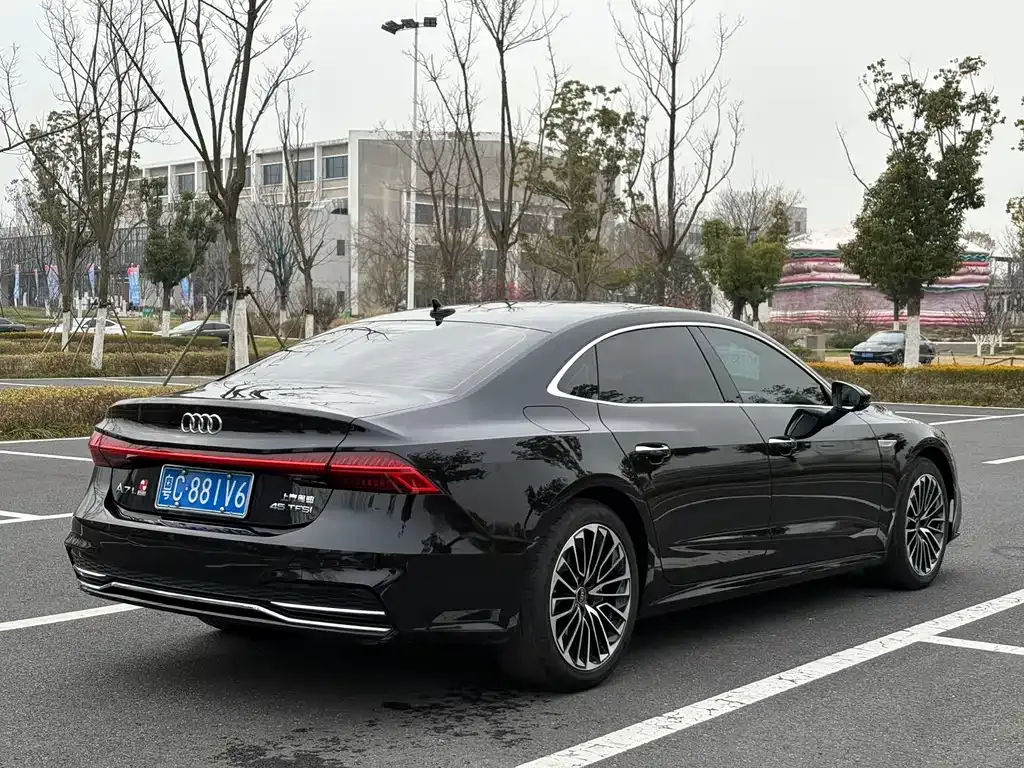 Audi A7L — фото 10