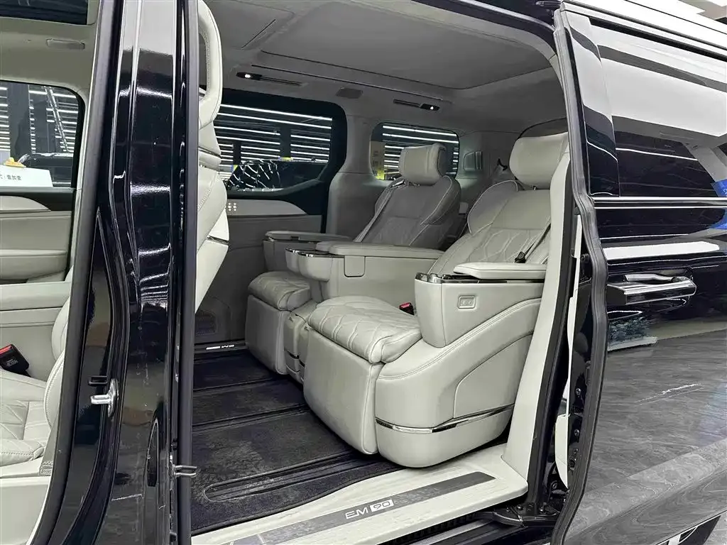Volvo EM90 — фото 10